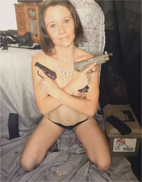 I need more guns 🤤💋