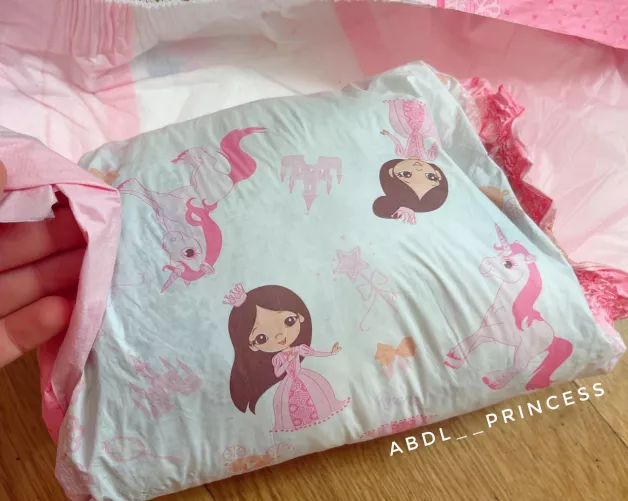 I sat in this mess for _hours_! Made many peepees in it too. 🤭