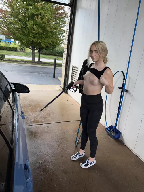 I’ll give you a car wash if you suck on my nipples for me!! 🥰