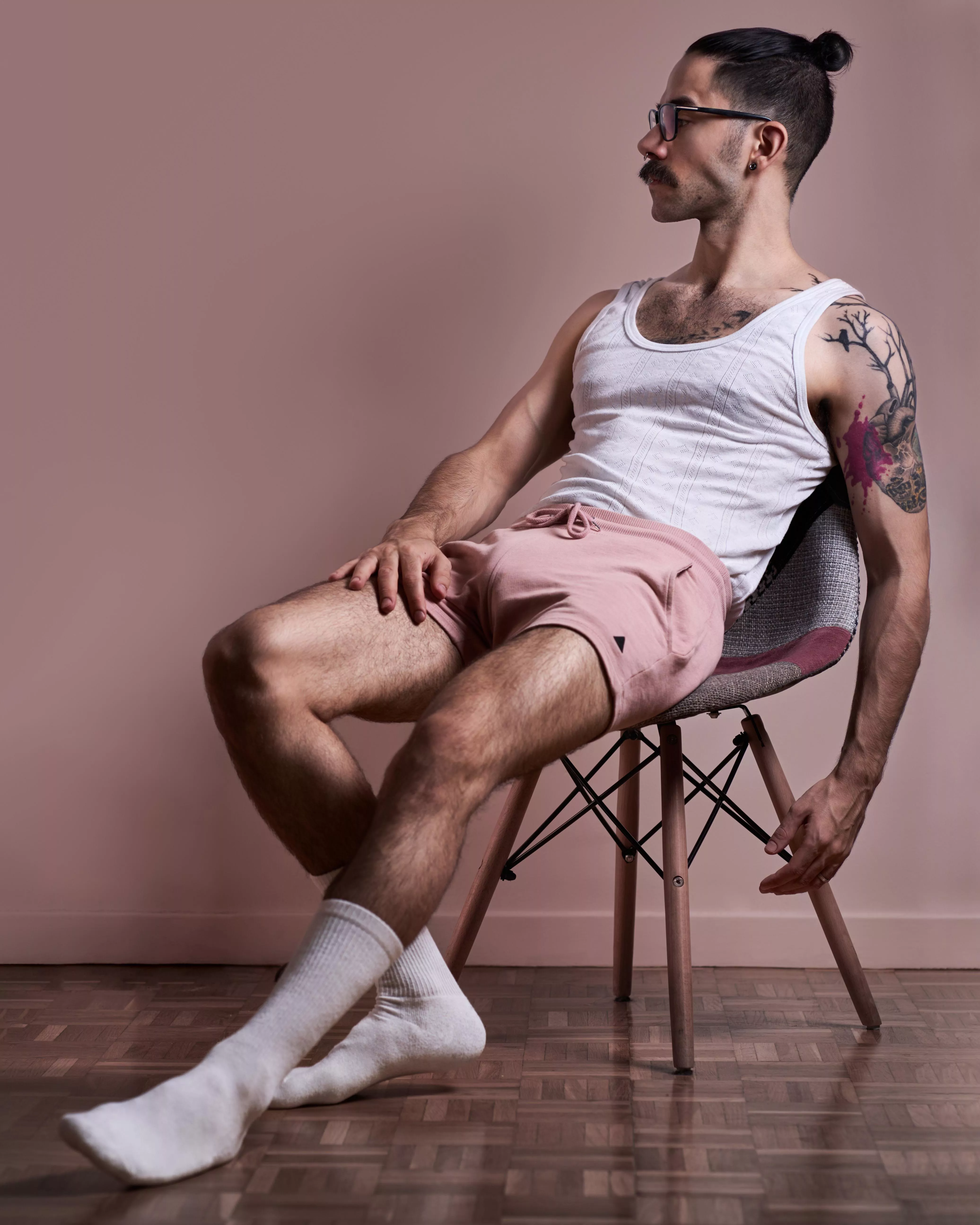 I’m in the process of making some changes in my wardrobe and hairstyle (they had been the same for years). My style was a little uptight and monochrome, and I was in the need of a more easy-going vibe. Plus, it helps with my anxiety. What do you guys t