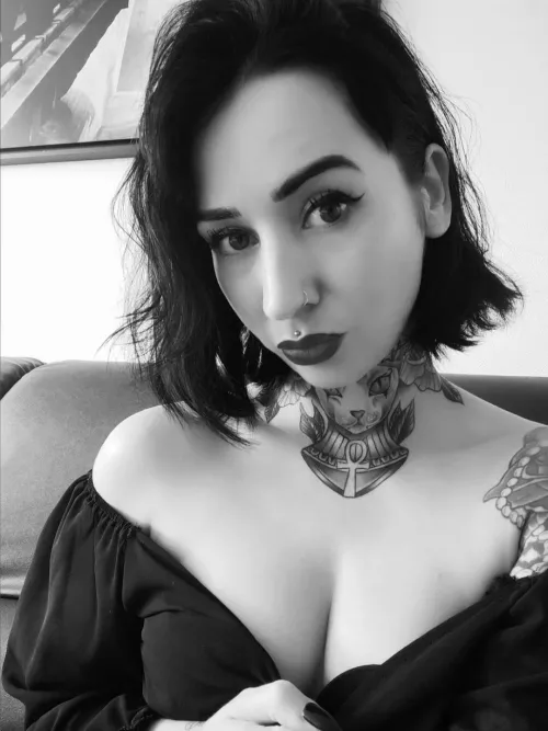 Wednesday selfie🙀 F28