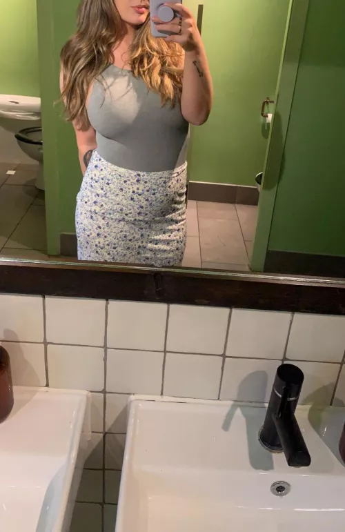 Who wants to cuddle with a thick white girl 😇