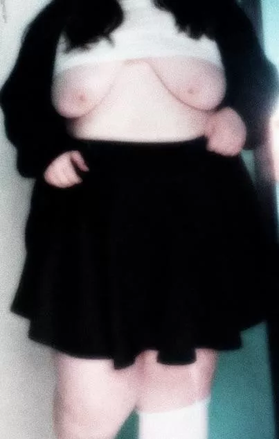 18F ready for the fall already so i can wear tiny shirts, big cardigans, and short skirts! 😊