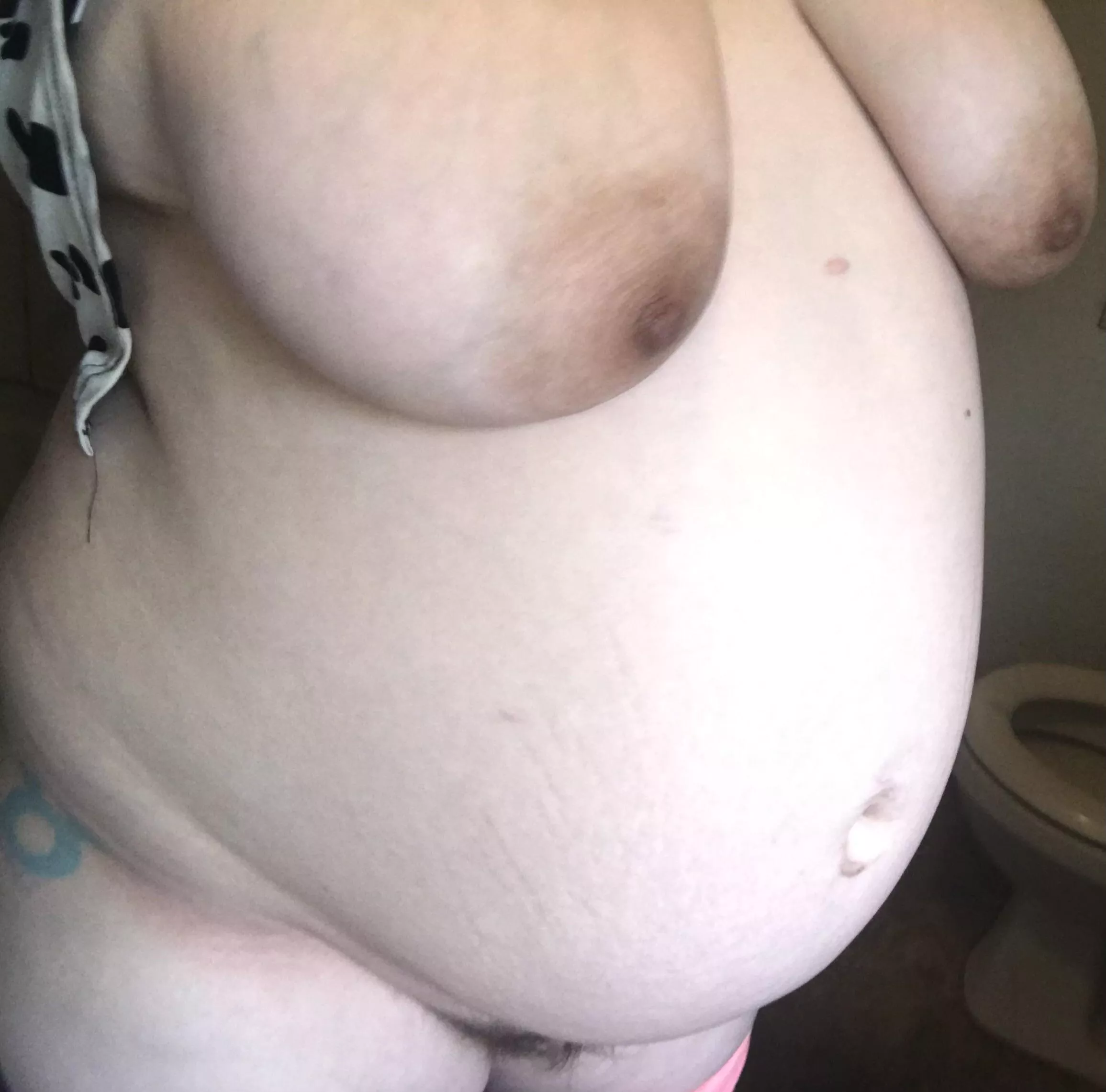 21 weeks pregnant and I feel so sexy and thick 🤤😈