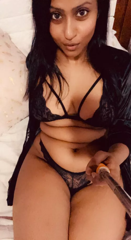 Can you stay here for awhile to enjoy my sexy body?