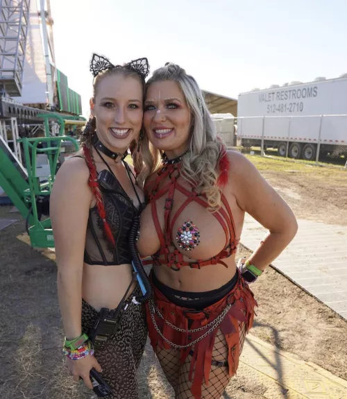 Daughter or the mom? 🤔