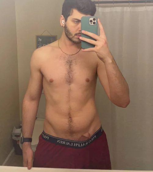 Do y’all like tops with average bodies? 👀🙈