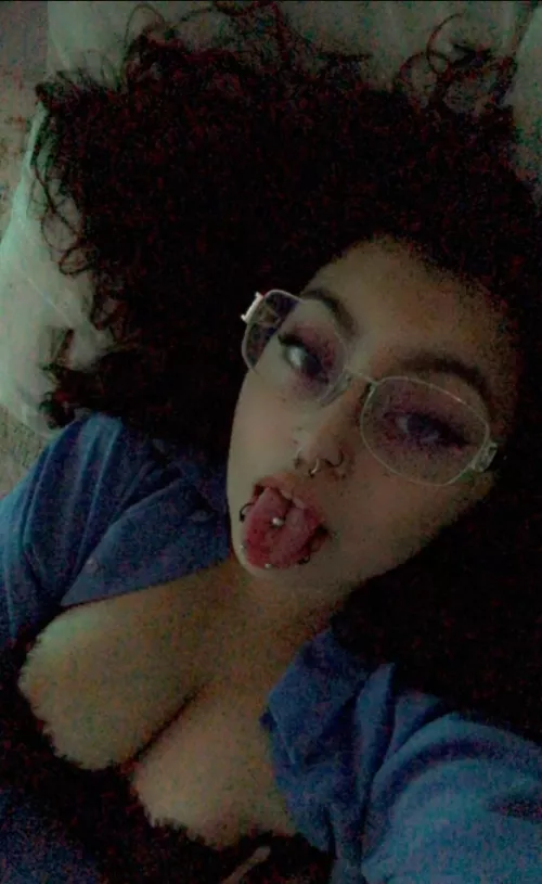 do you like nerdy girls...? 💕