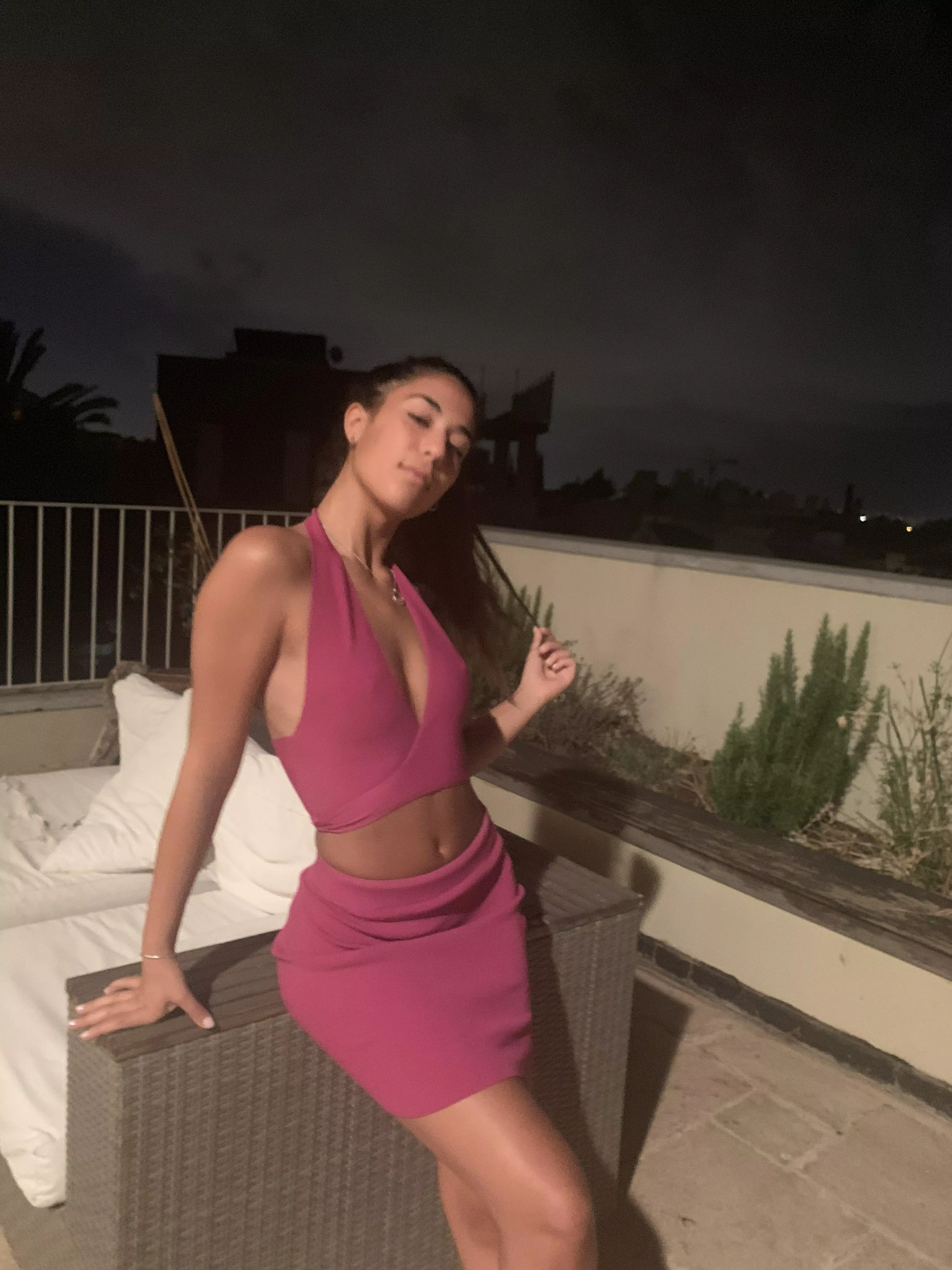 I want to fuck one lucky Redditor. Who wants to be the one? 😇