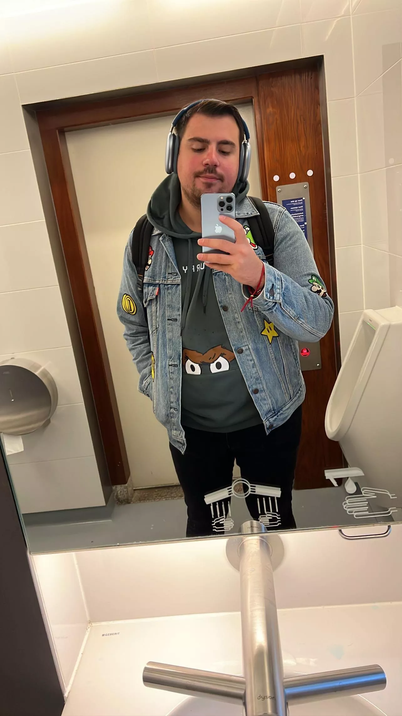 Just an ordinary bathroom pic.. greetings from the Netherlands to the world