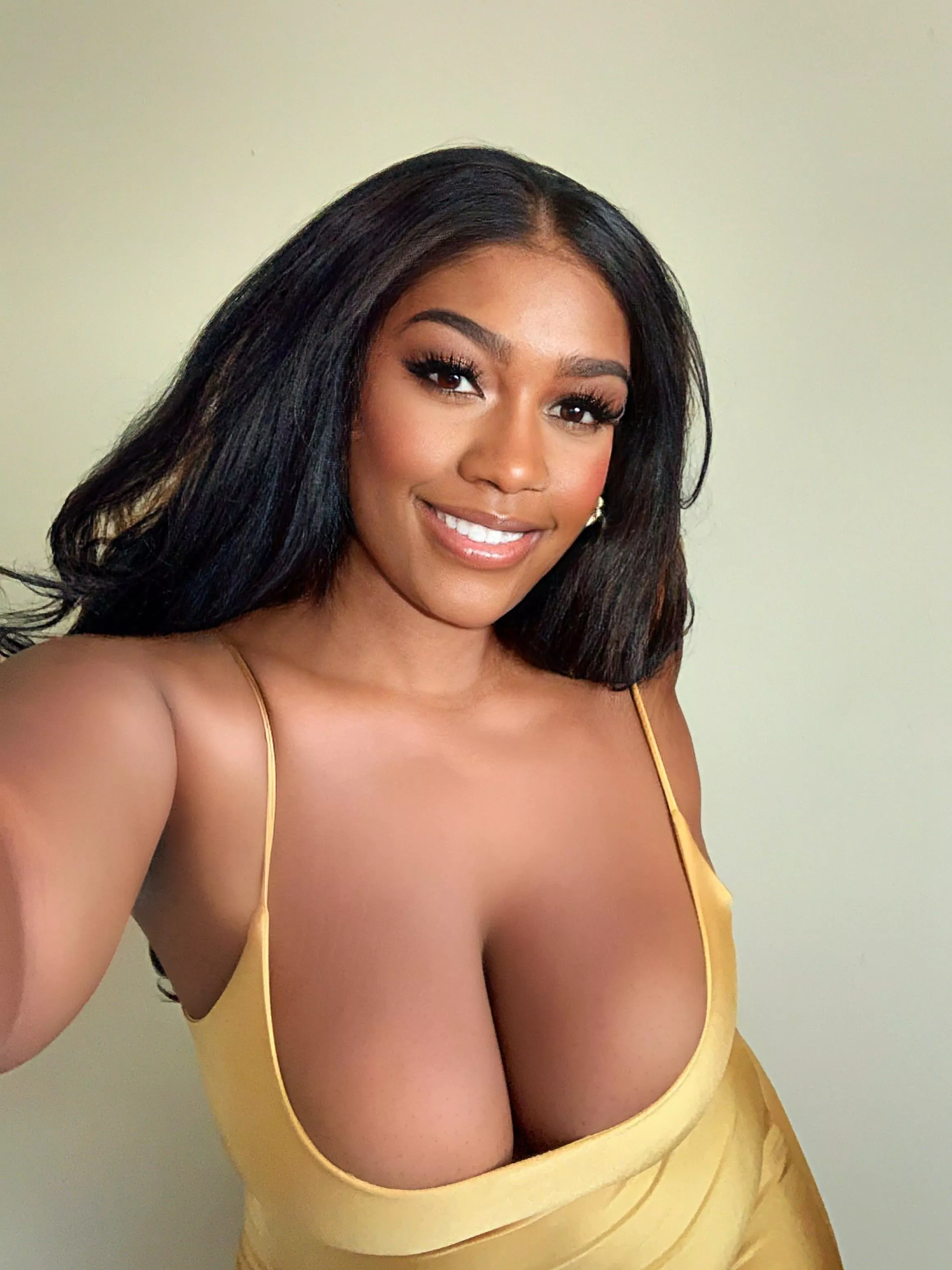 my fav gold dress✨✨