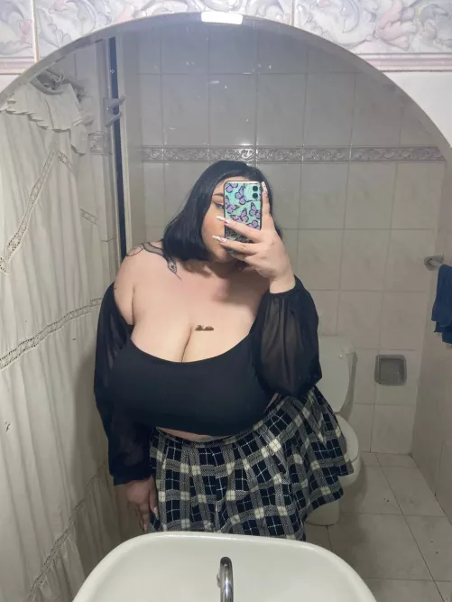 ONLINE NOW FOR SEXTING VIDEOCALLS NUDES and more, much more! Link to my vip below 😈☠️👻