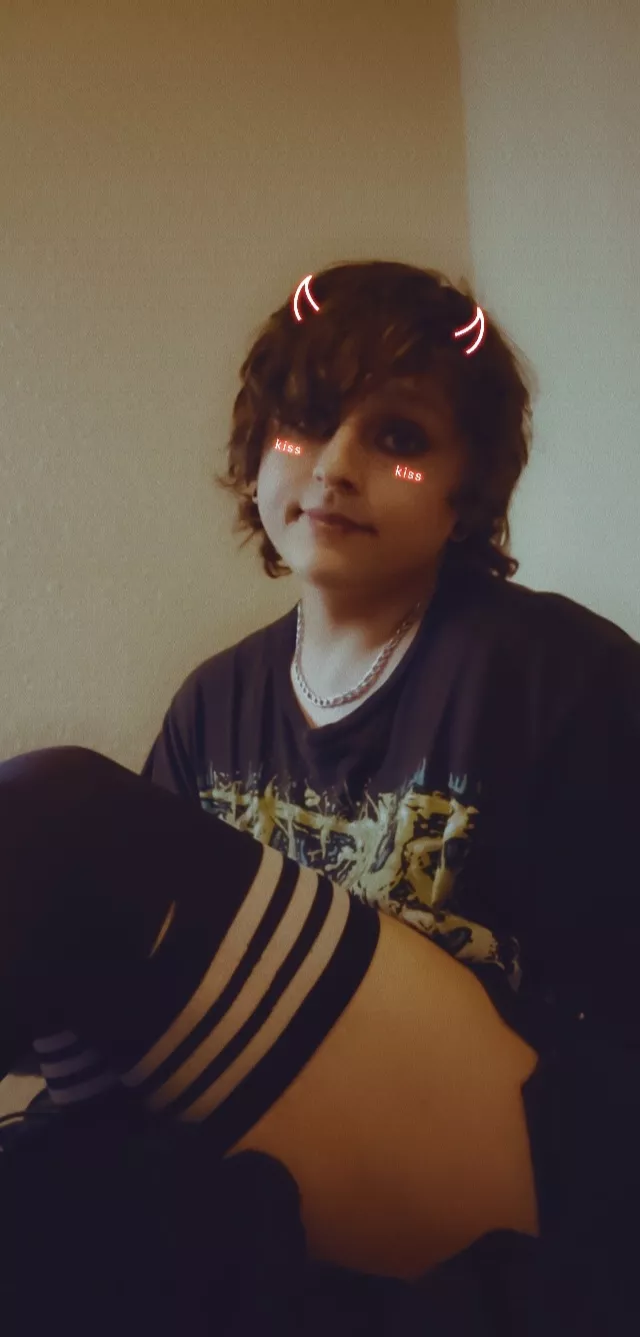 sometimes the world may try to put you on the shelf 🖤 (pic from yesterday :p)