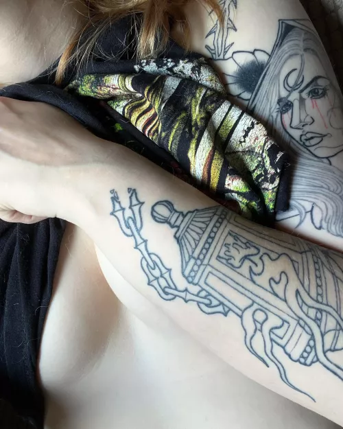 Tank top and no bra? Don’t mind if I do! For more revealing content feel free to check out my OF for 10% off your first 30 days ✨