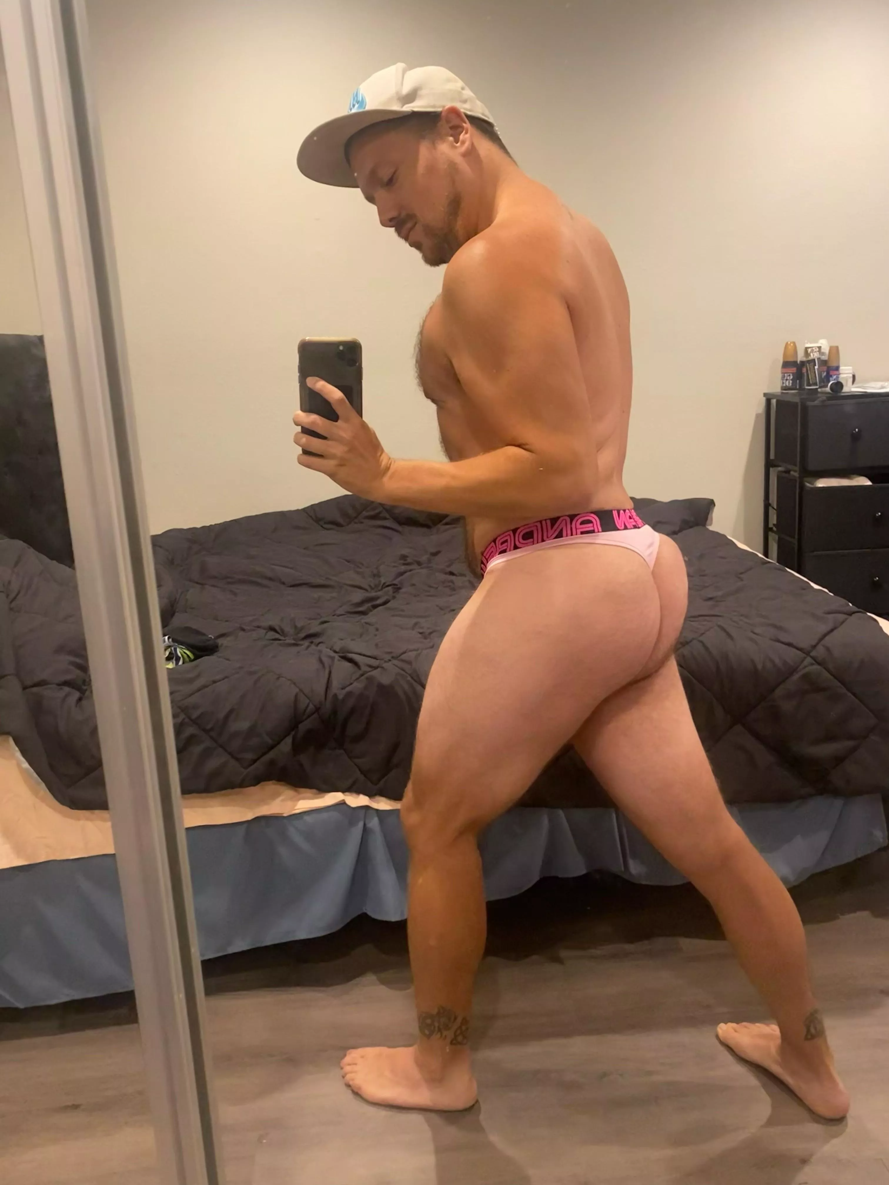 Thick thighs and big butt 😝