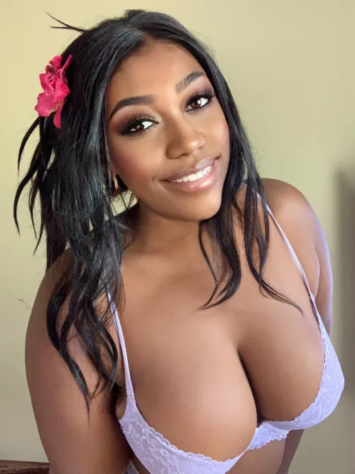 Who likes the flower in my hair??💕💜🌸