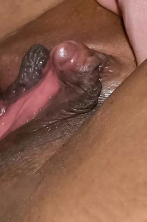 Who wants to play with my clit!!!