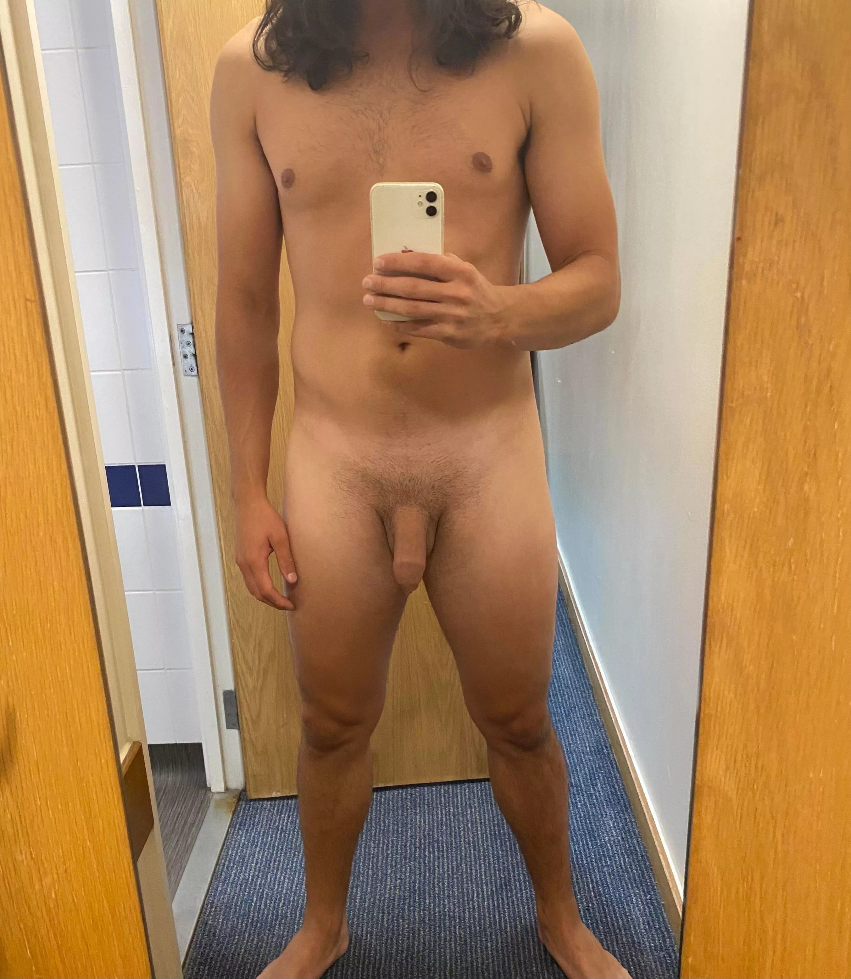 28 - 85kg - 190cm. Just being myself 🤷🏻‍♂️