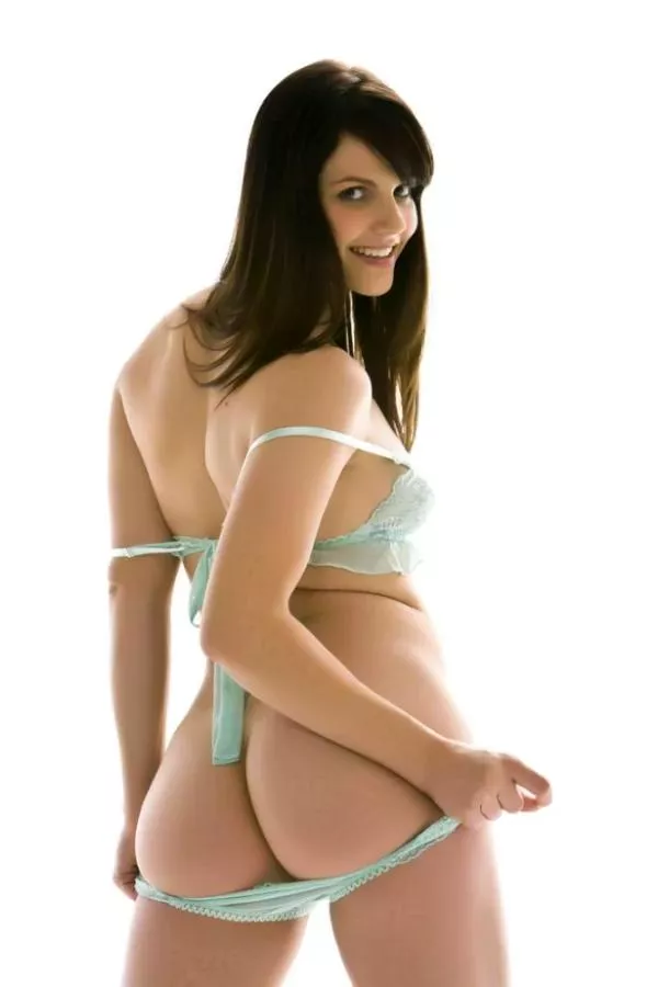 Bobbi shows her ass...