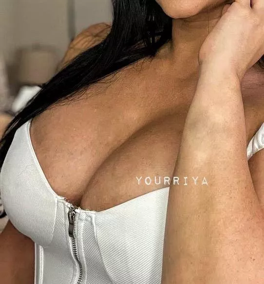 Can mommy bounce on your cock kids ..🫦[F]