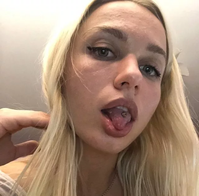 Cum in my mouth, please 😈👅👅👅