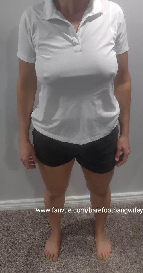 Does this shirt hide my huge mom boobs? Mom/Wife 30s