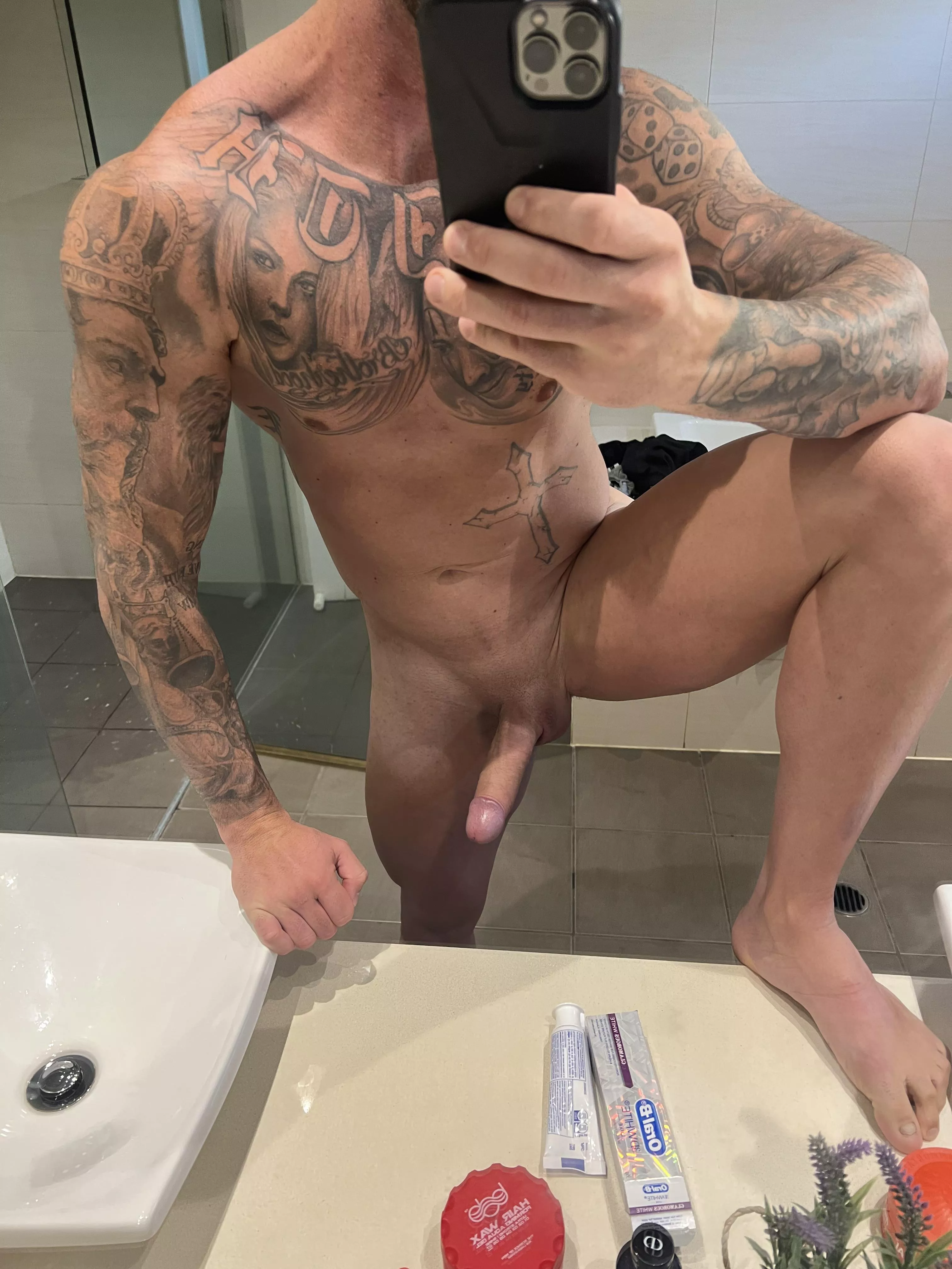 Hands around your neck 😈 I need a new necklace