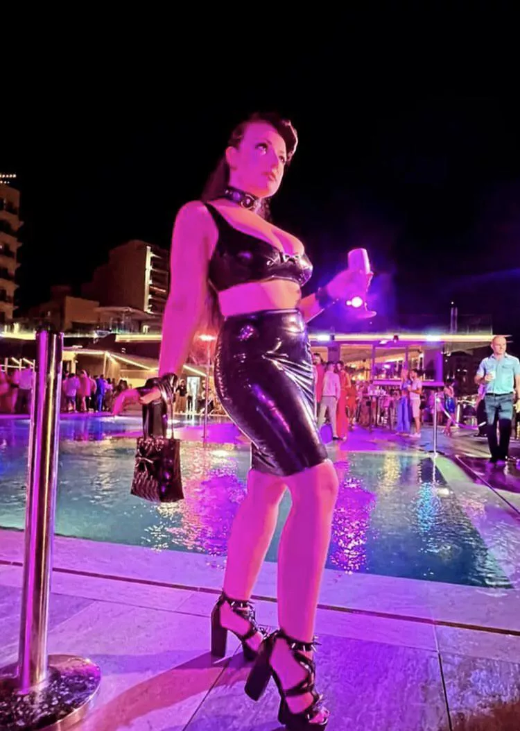 hello everyone who sorts by new,it’s weekend come and get tasks 🥵Mommy is here