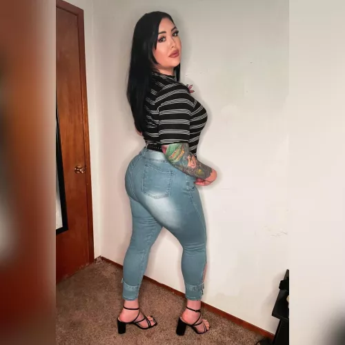 I love how these jeans look 🙈