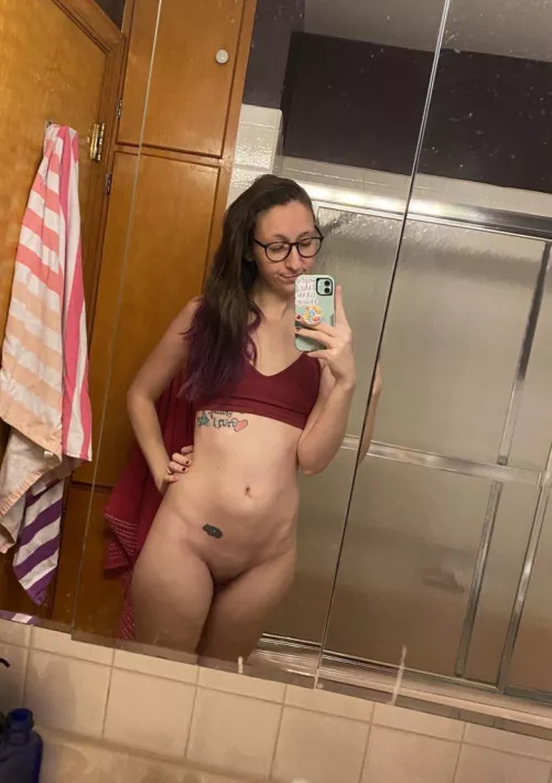 Is a MILF selfie a MILFie? 💜 link below👇