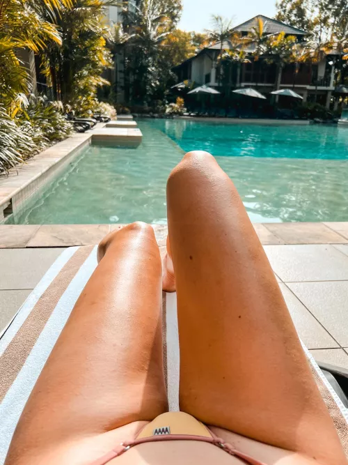 Just relaxing by the pool 🥵