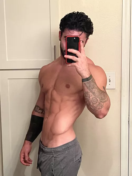 Sharp lines 👅👀