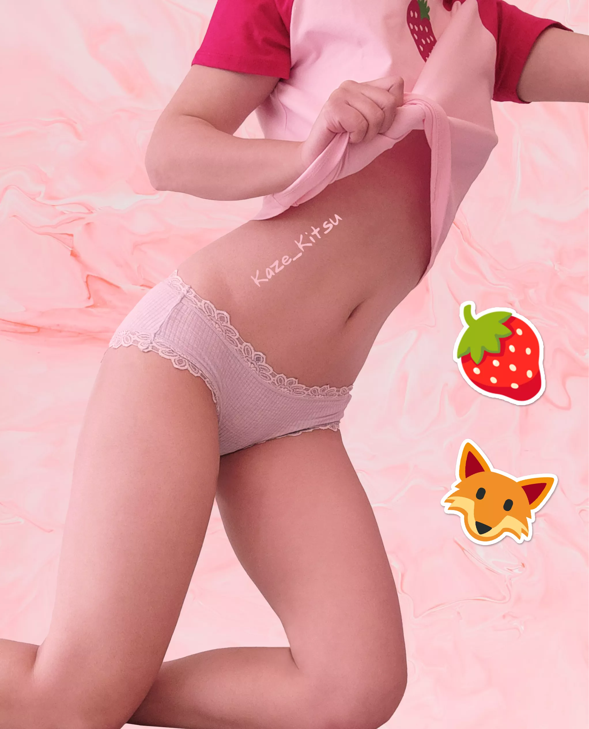 Slide under this shirt✋