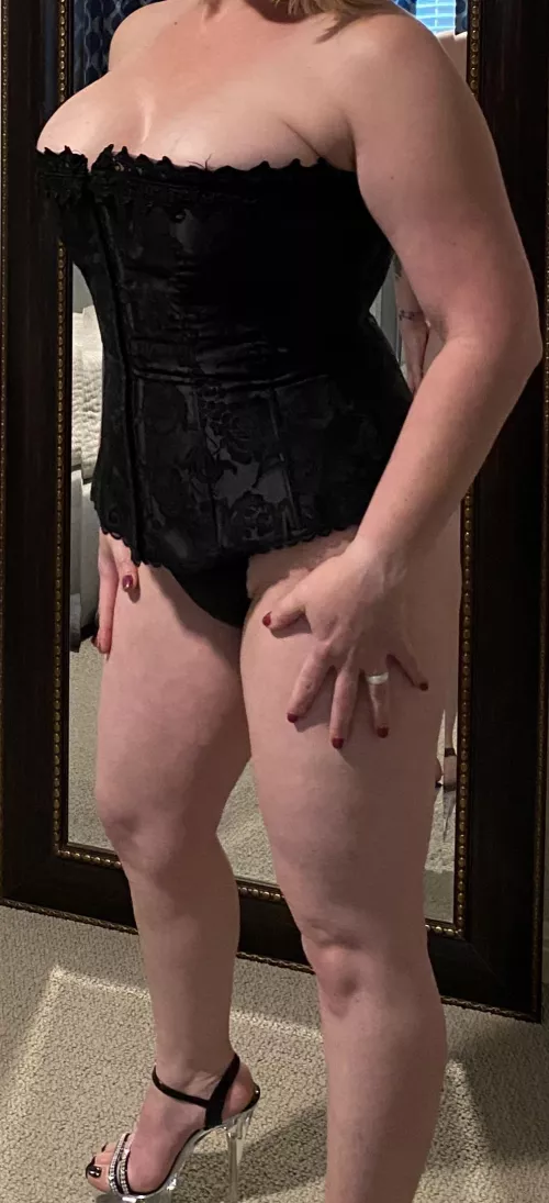 Vixen hotwife looking for fun times with your man. Maybe you can watch too!