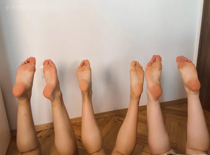 We are three sisters like to have fun and are into feet ;)