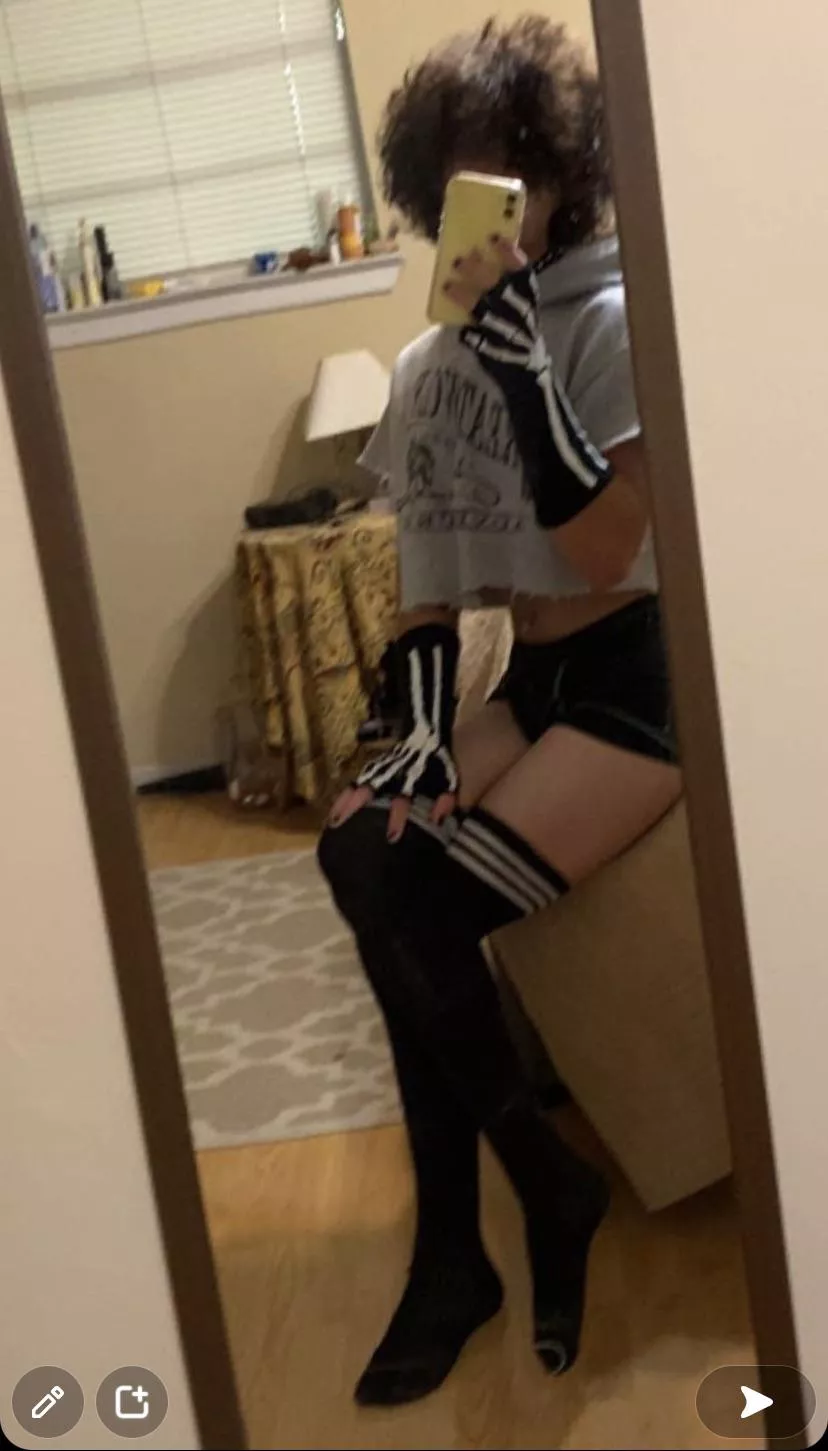 What do you guys think if me 😊 (18)