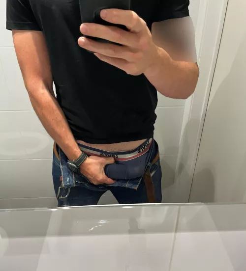 When you’re at the office but that girl from Reddit pops in your head…