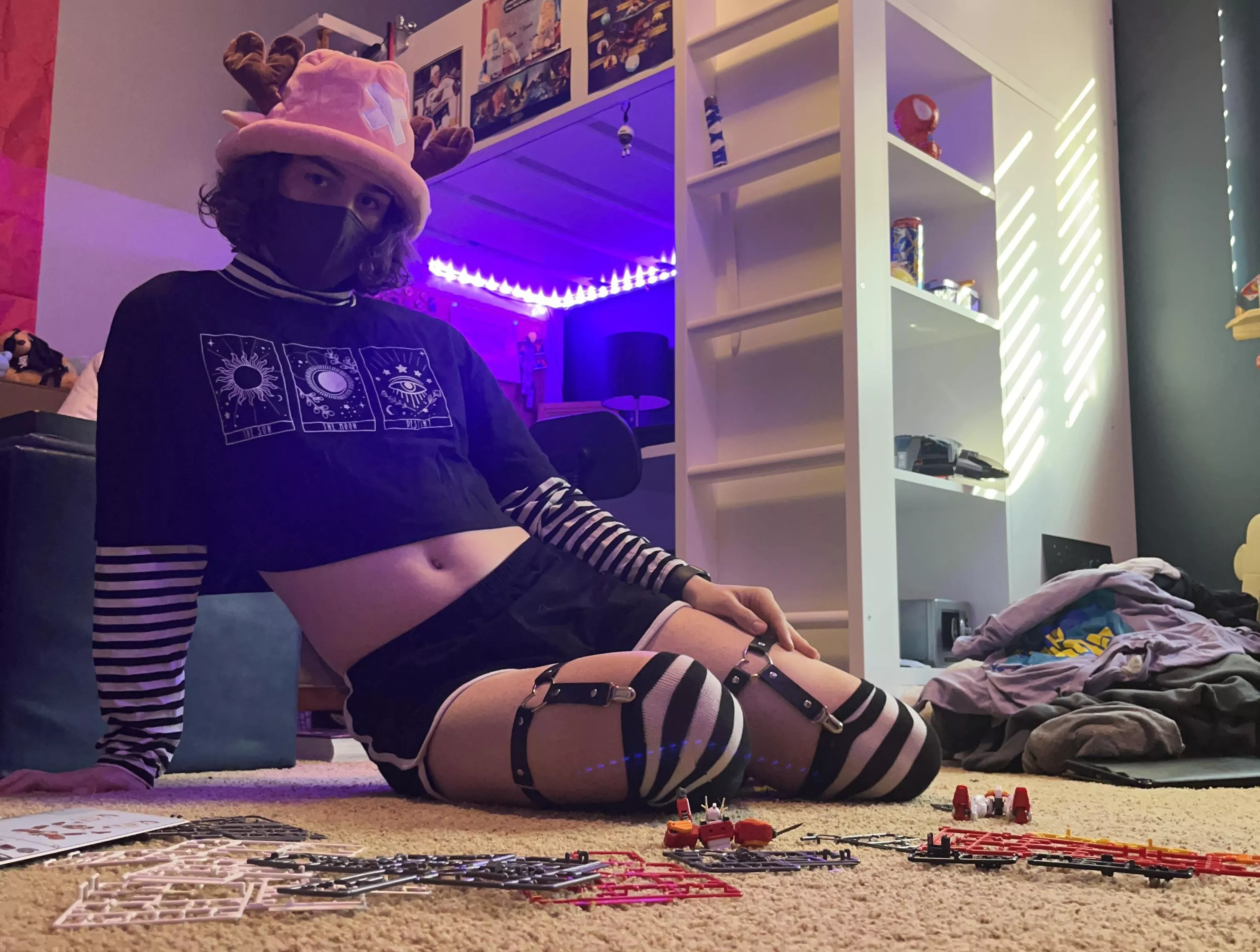 wish i had a lap to sit in while building my gundams