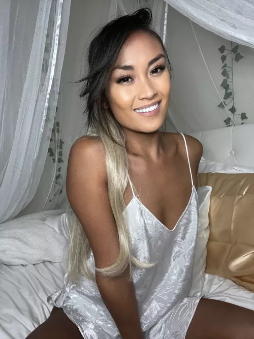 Your pretty Asian babe is now here and looking to get naughty 🥰