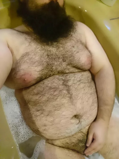 Any good (or bad) girls want to join this German Daddy in the tub? DMs open