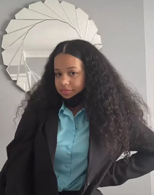 Dm if you can jerk to her live on cam on a second screen