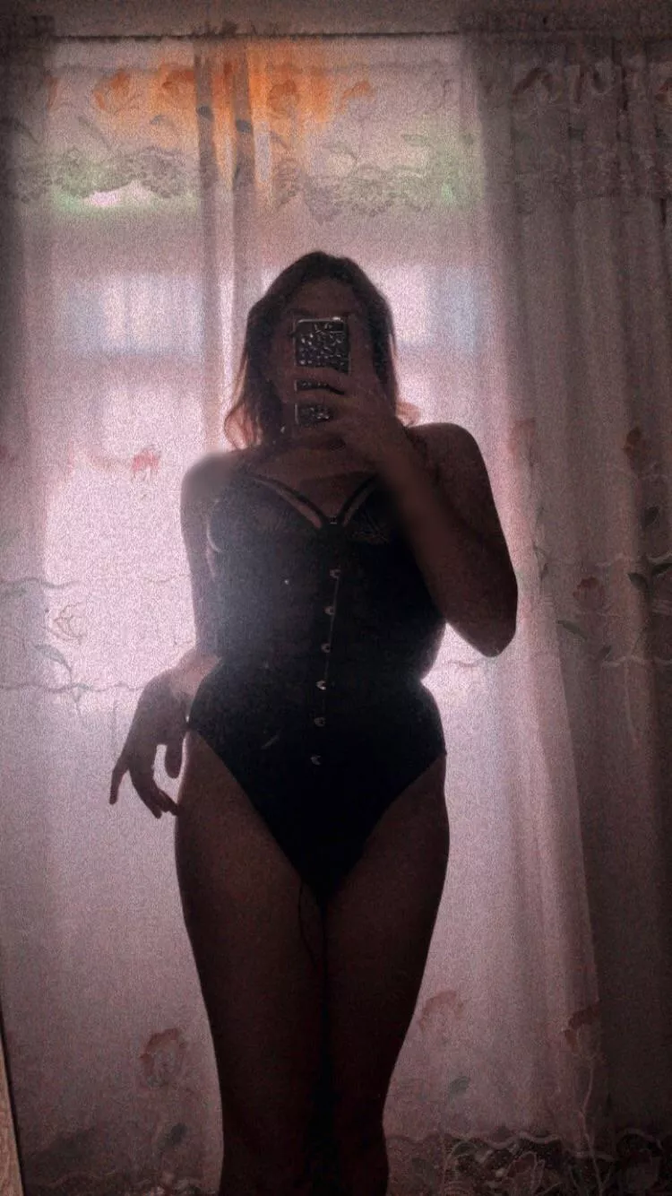 First post here, just a mirror selfie 🫣💖