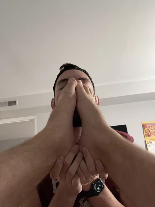 Fuck his feet tho