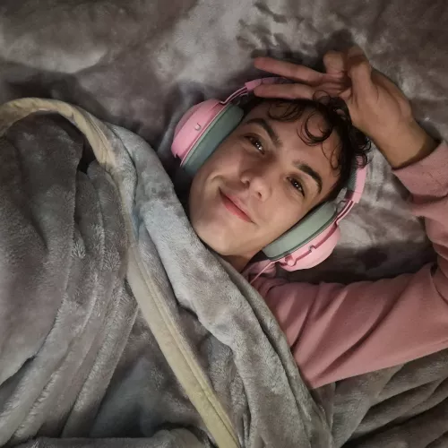 I might have an unhealthy obsession with pink when it comes to gaming 🌼💖🧸