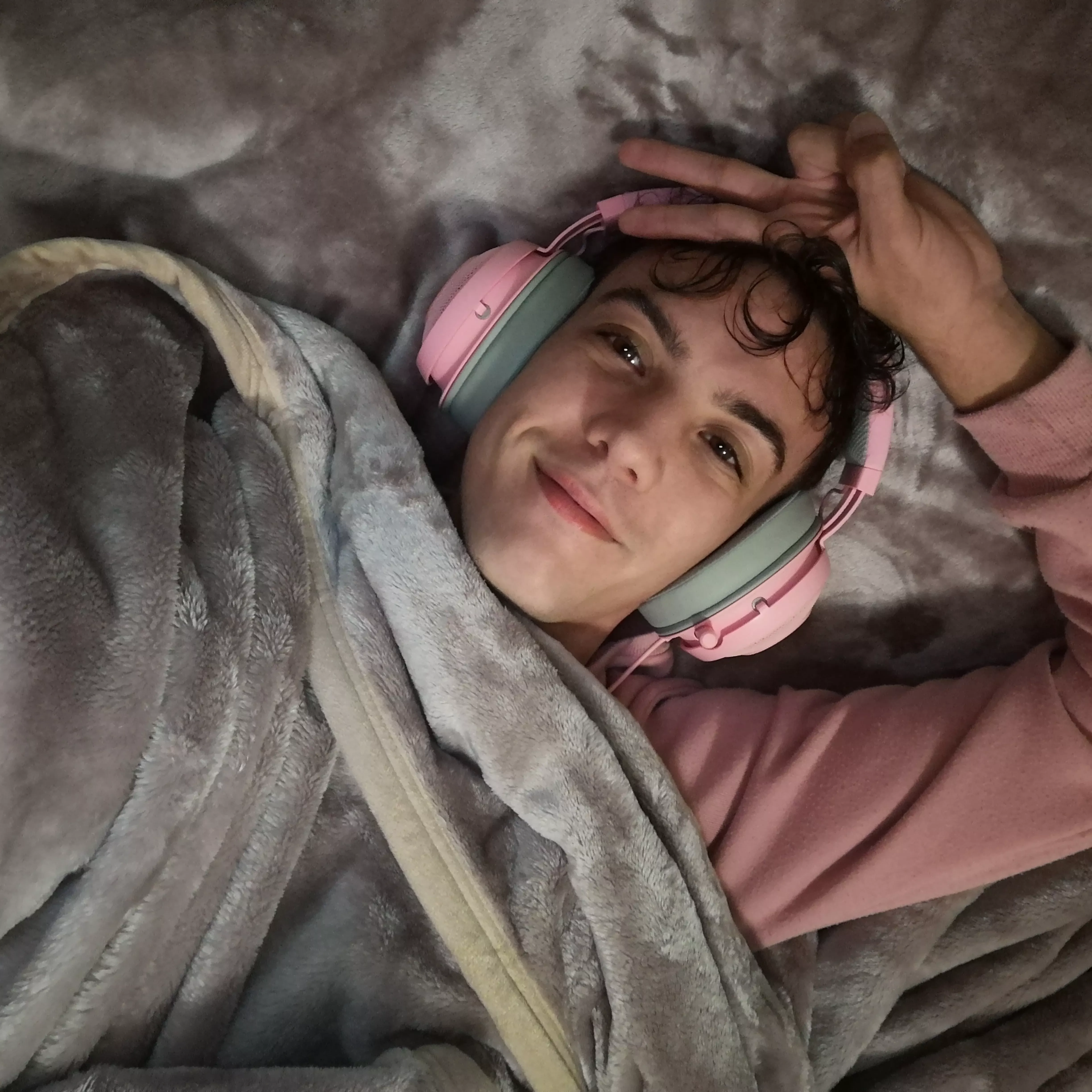 I might have an unhealthy obsession with pink when it comes to gaming 🌼💖🧸