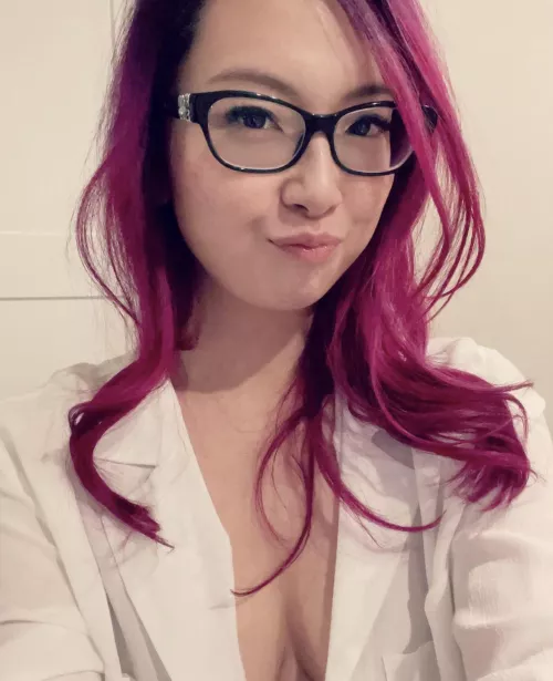 I’d love to see your cum all over my glasses