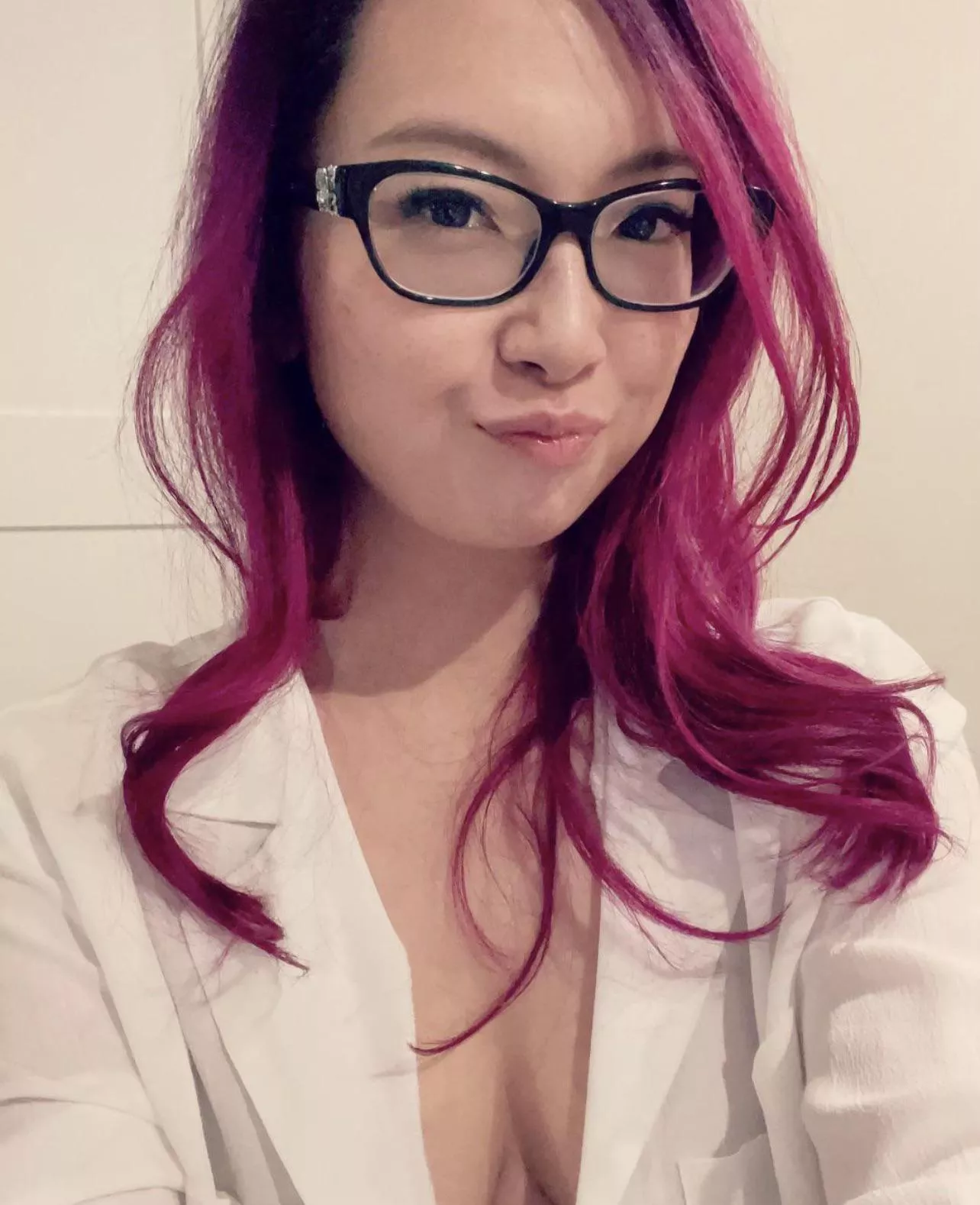 I’d love to see your cum all over my glasses