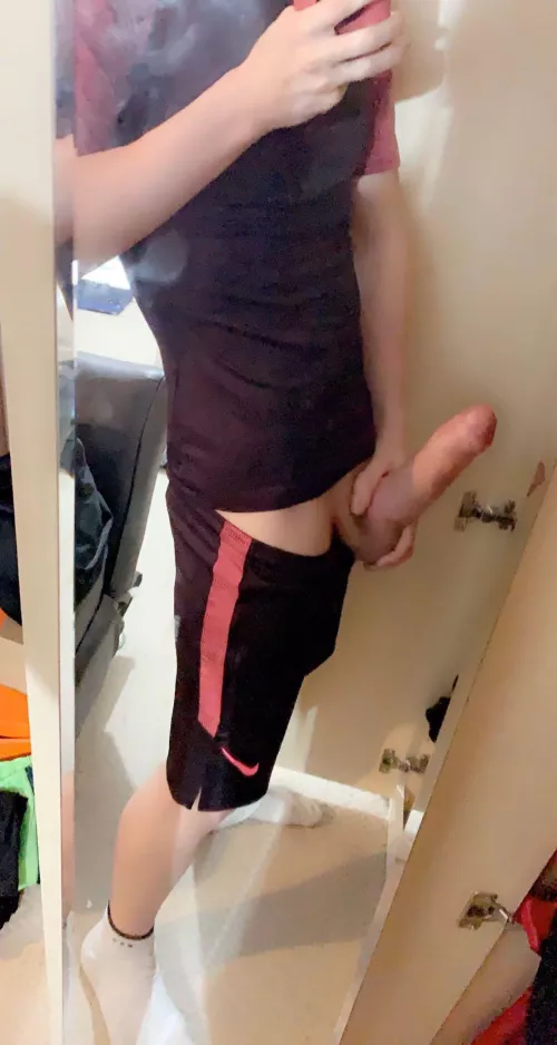 I’m so horny, someone needs to help me 😈 (19Yo)