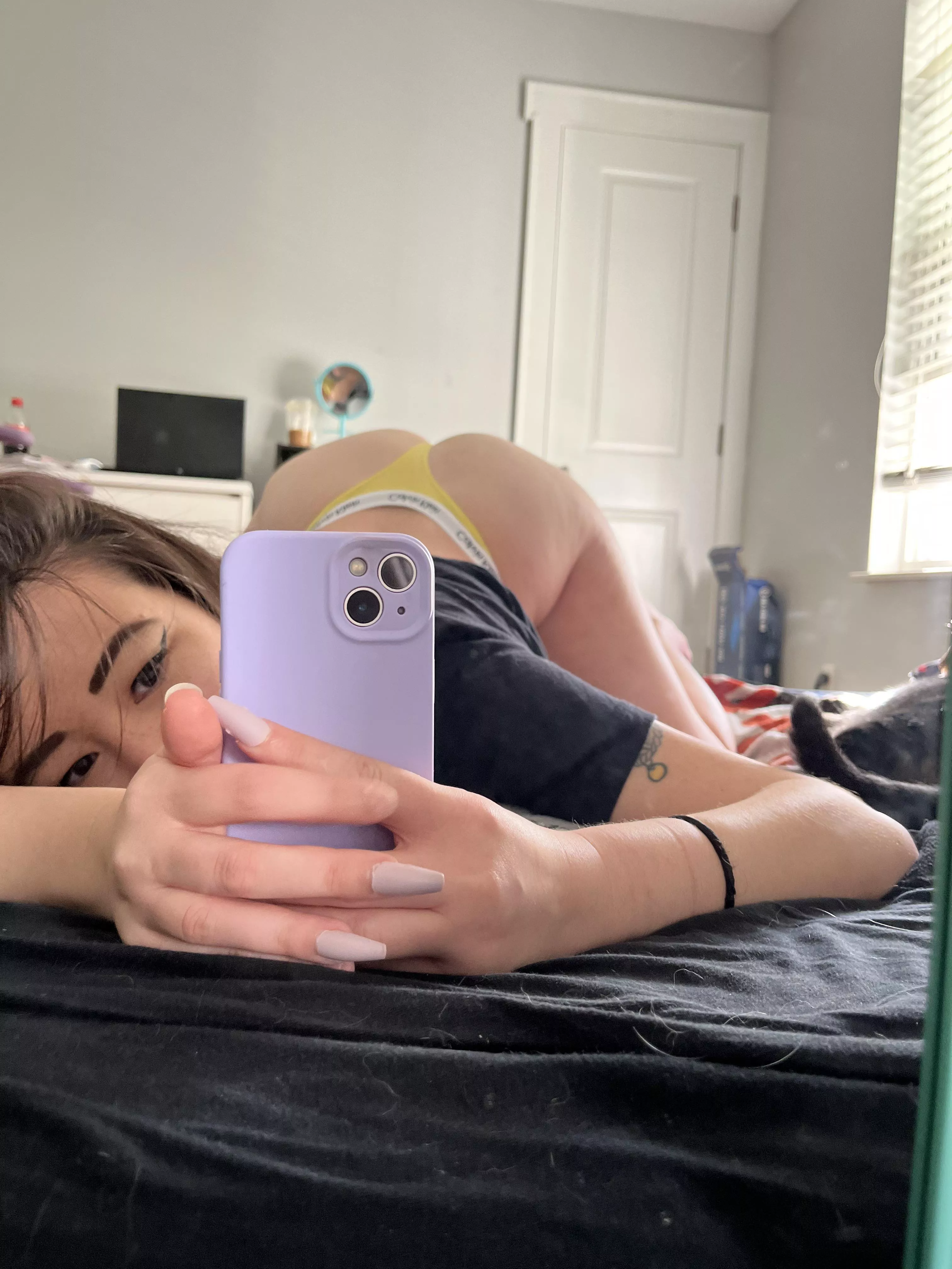 Let’s pretend that I’m not missing 2 nails 😅 lmao. How’s my arch? 🤔😇 [f]