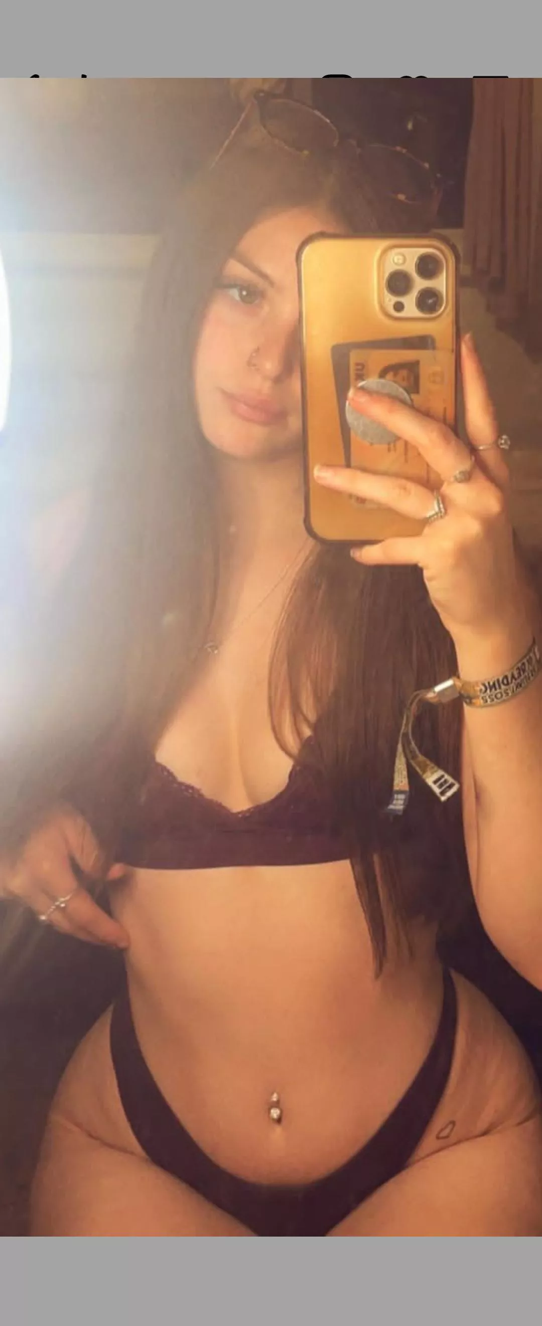 little hottie in her underwear 🔥